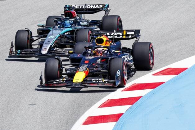 MONTMELO - (l-r) George Russell (Mercedes), Max Verstappen (Red Bull Racing) in action during the Formula 1 Grand Prix of Spain at the Circuit de Catalunya. ANP SEM VAN DER WAL xVIxANPxSportx xxANPxIVx 501853590 originalFilename: 501853590.jpg