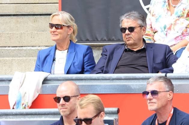DEU, ecotrans-Ladies Open, 23.06.2024, Rot-Weiss Tennisanlage, Steffi-Graf-Stadion, Berlin, DEU, ecotrans-Ladies Open, im Bild Barbara Rittner, Sigmar Gabriel Foto: Juergen Engler nordphoto GmbH