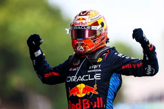 Max Verstappen of the Netherlands and Oracle Red Bull Racing feiert nach dem Sieg im Rennen, Race, F1 Grand Prix of Spain, Circuit de Barcelona-Catalunya am 23. June 2024 in Barcelona, Spain. (Foto von Diogo Cardoso DeFodi Images) Max Verstappen of the Netherlands and Oracle Red Bull Racing celebrates after winning the Race, Race, F1 Grand Prix of Spain, Circuit de Barcelona-Catalunya on June 23, 2024 in Barcelona, Spain. (Photo by Diogo Cardoso DeFodi Images) Defodi-645_f1spa20240623_0744