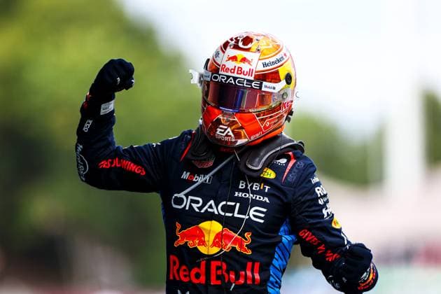 Max Verstappen of the Netherlands and Oracle Red Bull Racing feiert nach dem Sieg im Rennen, Race, F1 Grand Prix of Spain, Circuit de Barcelona-Catalunya am 23. June 2024 in Barcelona, Spain. (Foto von Diogo Cardoso DeFodi Images) Max Verstappen of the Netherlands and Oracle Red Bull Racing celebrates after winning the Race, Race, F1 Grand Prix of Spain, Circuit de Barcelona-Catalunya on June 23, 2024 in Barcelona, Spain. (Photo by Diogo Cardoso DeFodi Images) Defodi-645_f1spa20240623_0745