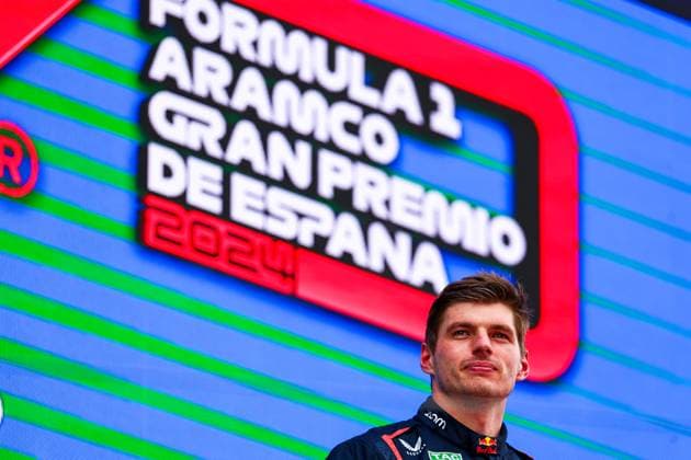 Max Verstappen of the Netherlands and Oracle Red Bull Racing feiert nach dem Sieg im Rennen, Race, F1 Grand Prix of Spain, Circuit de Barcelona-Catalunya am 23. June 2024 in Barcelona, Spain. (Foto von Diogo Cardoso DeFodi Images) Max Verstappen of the Netherlands and Oracle Red Bull Racing celebrates after winning the Race, Race, F1 Grand Prix of Spain, Circuit de Barcelona-Catalunya on June 23, 2024 in Barcelona, Spain. (Photo by Diogo Cardoso DeFodi Images) Defodi-645_f1spa20240623_0747