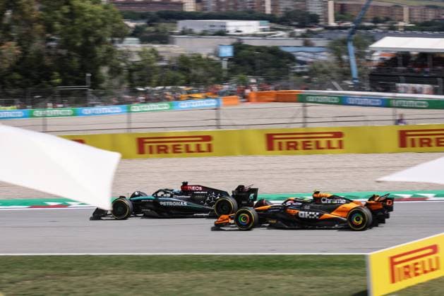63 RUSSELL George (gbr), Mercedes AMG F1 Team W15, action 04 NORRIS Lando (gbr), McLaren F1 Team MCL38, action during the Formula 1 Aramco Gran Premio de Espana 2024, 10th round of the 2024 Formula One World Championship, WM, Weltmeisterschaft from June 21 to 23, 2024 on the Circuit de Barcelona-Catalunya, in Montmeló, Spain - F1 - SPANISH GRAND PRIX 2024 DPPI Panoramic 240623_R10_SPAGNA_DP_XB5_5902