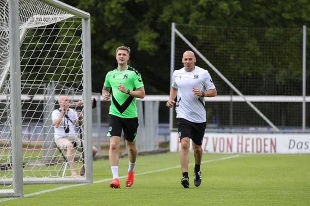 23.06.2024, xtgx, Fussball 2. Bundesliga, Hannover 96 Auftakttraining emspor, v.l. Josh Knight (Hannover) im Einzeltraining (DFL DFB REGULATIONS PROHIBIT ANY USE OF PHOTOGRAPHS as IMAGE SEQUENCES and or QUASI-VIDEO) Hannover
