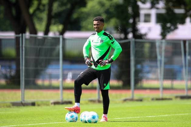 23.06.2024, xtgx, Fussball 2. Bundesliga, Hannover 96 Auftakttraining emspor, v.l. Leon Oumar Wechsel (Hannover, 39) (DFL DFB REGULATIONS PROHIBIT ANY USE OF PHOTOGRAPHS as IMAGE SEQUENCES and or QUASI-VIDEO) Hannover