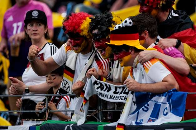 UEFA EURO, EM, Europameisterschaft,Fussball 2024: Schweiz - Deutschland; 23.06.2024 Deutsche Fans auf der Tribüne. UEFA EURO 2024: Schweiz - Deutschland; Frankfurt Arena, Frankfurt am 23.06.2024 Copyright: xBEAUTIFULxSPORTS Wunderlx