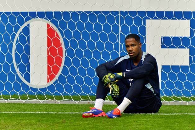 Mike Maignan of of France during the training session at the Home Deluxe Arena in Paderbon, Germany on 23 June 2024. during UEFA EURO, EM, Europameisterschaft,Fussball 2024 - France training session, UEFA European Football Championship in Leipzig, Germany, June 23 2024  Copyright: xx xx IPA_Agency_IPA47408780