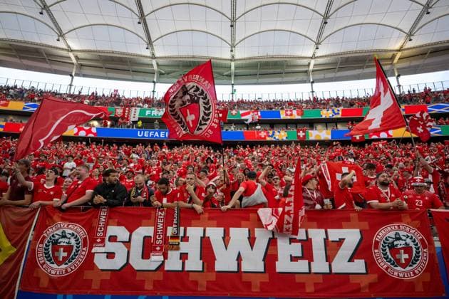 GER, EURO 2024, Group A, Schweiz (SUI) vs Deutschland (GER) 23.06.2024, Frankfurt Arena, Frankfurt, GER, EURO 2024, Group A, Schweiz (SUI) vs Deutschland (GER) Im Bild: Schweizer Fankurve Gestik, Mimik, Emotionen;