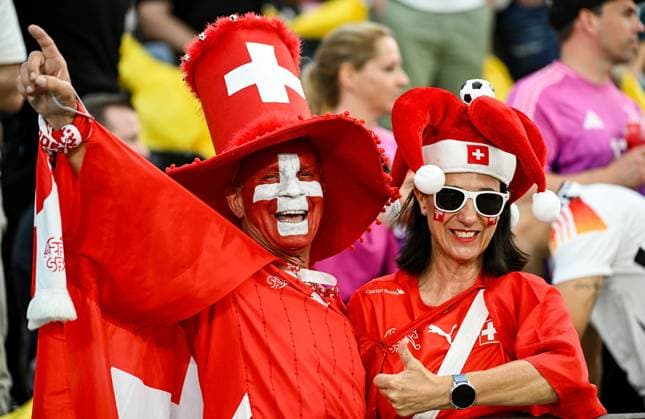 23.06.2024, xpsx, Fussball EM 2024, Schweiz - Deutschland emspor, v.l. Schweiz Fans Zuschauer (DFL DFB REGULATIONS PROHIBIT ANY USE OF PHOTOGRAPHS as IMAGE SEQUENCES and or QUASI-VIDEO) emspor Frankfurt