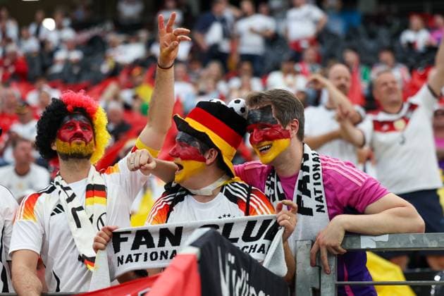 Deutschland-Fans, Fußball, Nationalmannschaft, EM 2024, Germany, Gruppenphase, Fans, Begeisterung, Deutschlandflaggen, Fan-Outfits, Kostüme, Hüte, Fan-Accessoires, Jubel, Freude, Stadionatmosphäre, Sportevent, Outdoor, Schriftzug, Banner, Schwarz-Rot-Gold, Stimmung, Vorfreude, Fanartikel, Deutsche Nationalmannschaft, Stadion, Fangesänge, Fußballfieber, Emotionen , Fussball, UEFA , Europa Meisterschaft, (Gruppe A) 2024, Schweiz vs. Deutschland, 23.06.2024, Frankfurt Arena, Frankfurt, Deutschland Frankfurt Frankfurt Arena Hessen Deutschland Copyright: xGrantxHubbsx