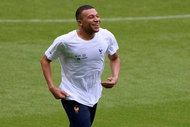 Leipzig: Kylian Mbappe of France during the training session at the Home Deluxe Arena in Paderbon, Germany on 23 June 2024. during UEFA EURO, EM, Europameisterschaft,Fussball 2024 - France training session, UEFA European Football Championship in Leipzig, Germany, June 23 2024 UEFA European Football Championship - UEFA Euro 2024 - France training session  - ZUMAp169 20240623_zsa_p169_607 Copyright: xIPAx