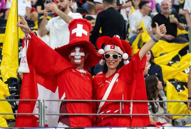 Fußball, Herren, Saison 2023 24, Euro EM 2024, Gruppe A (3. Spieltag) in Frankfurt, Schweiz - Deutschland, Fans der Schweiz, 23.06. 2024, Copyright: xMatthiasxKochx