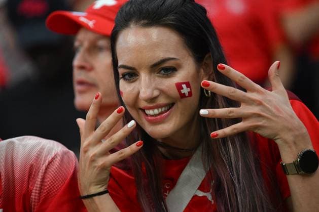23.06.2024, xjhx, Fussball EM 2024, Schweiz - Deutschland emspor, v.l. Symbolfoto, Symbolbild, Symbol Fans, Zuschauer, Publikum, Tribuene schweizer Fans (UEFA REGULATIONS PROHIBIT ANY USE OF PHOTOGRAPHS as IMAGE SEQUENCES and or QUASI-VIDEO) Frankfurt