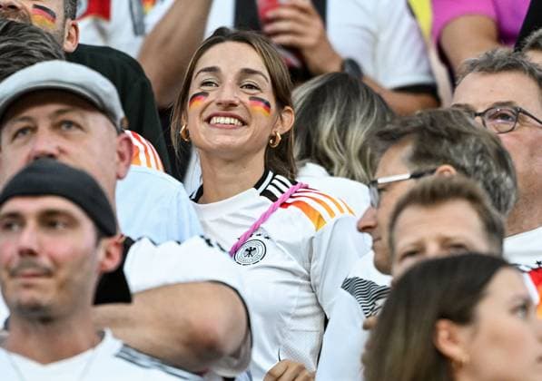 23.06.2024, xpsx, Fussball EM 2024, Schweiz - Deutschland emspor, v.l. lena wurzenberger Freundin Trainer Julian Nagelsmann (Deutsche Fussball Nationalmannschaft DFB) (DFL DFB REGULATIONS PROHIBIT ANY USE OF PHOTOGRAPHS as IMAGE SEQUENCES and or QUASI-VIDEO) emspor Frankfurt
