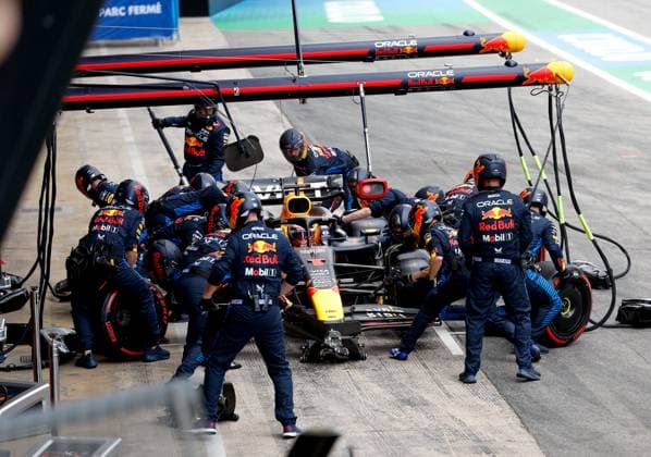 01 VERSTAPPEN Max (nld), Red Bull Racing RB20, action during the Formula 1 Aramco Gran Premio de Espana 2024, 10th round of the 2024 Formula One World Championship, WM, Weltmeisterschaft from June 21 to 23, 2024 on the Circuit de Barcelona-Catalunya, in Montmeló, Spain - F1 - SPANISH GRAND PRIX 2024 DPPI Panoramic  240623_R10_SPAGNA_DP_F12024GP10ESP_JK419006
