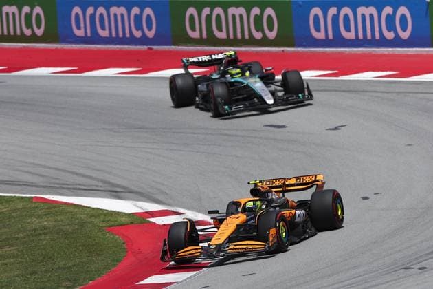 04 NORRIS Lando (gbr), McLaren F1 Team MCL38, action and 44 HAMILTON Lewis (gbr), Mercedes AMG F1 Team W15, action during the Formula 1 Aramco Gran Premio de Espana 2024, 10th round of the 2024 Formula One World Championship, WM, Weltmeisterschaft from June 21 to 23, 2024 on the Circuit de Barcelona-Catalunya, in Montmeló, Spain - F1 - SPANISH GRAND PRIX 2024 DPPI Panoramic 240623_R10_SPAGNA_DP_EA013488