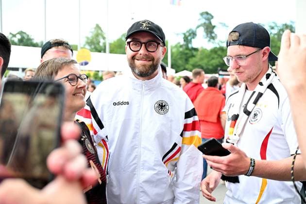 23.06.2024, xjrdrx, Fussball EM 2024, Schweiz - Deutschland emspor, v.l. Sänger Singer Songwriter und Fussball Fan, Mark Forster (DFL DFB REGULATIONS PROHIBIT ANY USE OF PHOTOGRAPHS as IMAGE SEQUENCES and or QUASI-VIDEO) Frankfurt