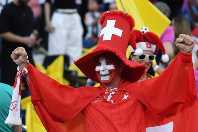 Fußball UEFA EURO, EM, Europameisterschaft,Fussball 2024 Gruppenphase 3. Spieltag Schweiz - Deutschland am 23.06.2024 in der Frankfurt Arena in Frankfurt Geschminkter Schminke Fan Zuschauer Schweiz