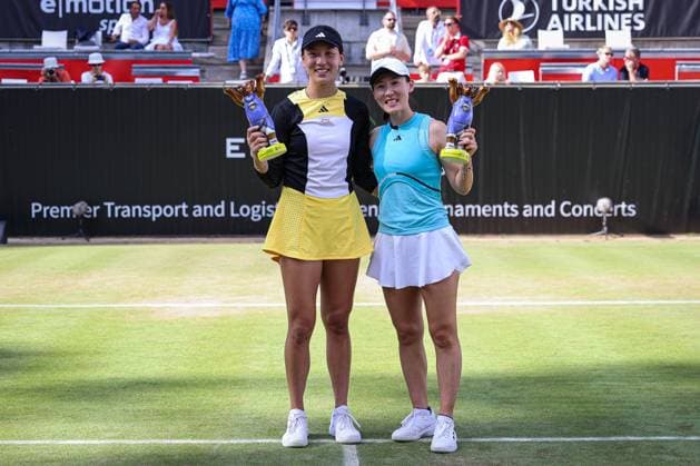 Doppelsiegerinnen 2024: Xinyu Wang (CHN) und Saisai Zheng (CHN), ecotrans Ladies Open 2024, Berlin, LTTC Rot-Weiß , 23.06.2024, Copyright: xClaudioxGärtnerx