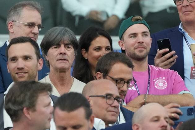Ex-Bundestrainer Joachim Löw und Christoph Kramer auf der Tribüne - Frankfurt 23.06.2024: Deutschland vs. Schweiz, EURO2024 M25, Gruppe A, EM-Arena Frankfurt