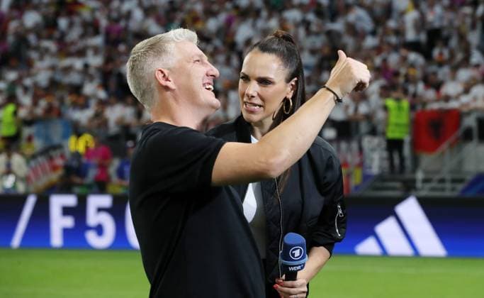 TV Experte Bastian Schweinsteiger, Journalistin Moderatorin Esther Sedlaczek Fußball Fussball Europameisterschaft Euro 2024 EM Herren Saison 2023 2024 23.06.2024 Schweiz SUI vs. Deutschland GER in Frankfurt a. M. DFL regulations prohibit any use of photographs as image sequences and or quasi-video.