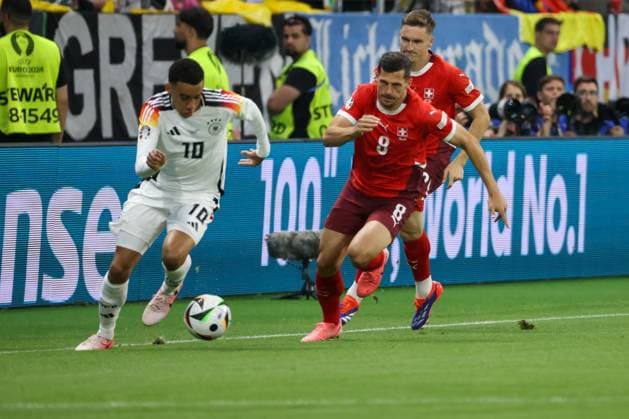Jamal Musiala (GER, 10) mit Remo Freuler (Schweiz, 08) , Fussball, UEFA , Europa Meisterschaft, (Gruppe A) 2024, Schweiz vs. Deutschland, 23.06.2024, Frankfurt Arena, Frankfurt, Deutschland Frankfurt Frankfurt Arena Hessen Deutschland Copyright: xGrantxHubbsx