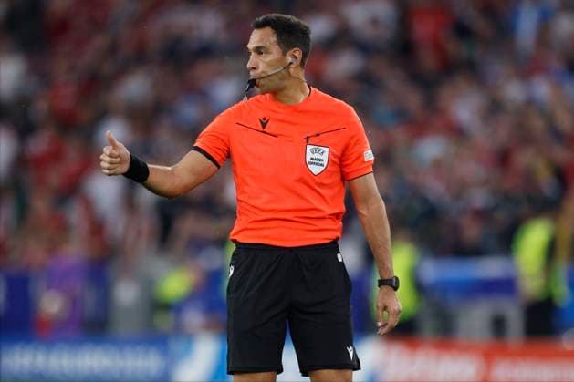 Scotland v Hungary: Group A - UEFA EURO, EM, Europameisterschaft,Fussball 2024 Referee Facundo Tello signals during the UEFA EURO 2024 group stage match between Scotland and Hungary at Stuttgart Arena on June 23, 2024 in Stuttgart, Germany. Stuttgart Stuttgart Arena Germany Germany Copyright: xRichardxSellers Sportsphoto APLx 14042336
