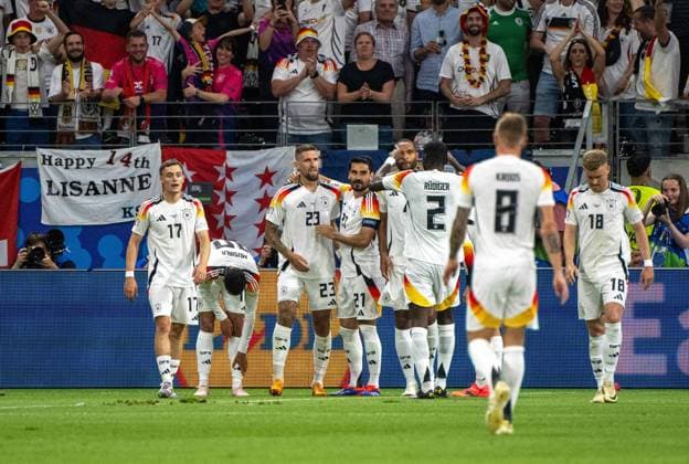 Fußball, Herren, Saison 2023 24, Euro EM 2024, Gruppe A (3. Spieltag) in Frankfurt, Schweiz - Deutschland, v.l. Florian Wirtz (Deutschland), Jamal Musiala (Deutschland), Robert Andrich (Deutschland), Ilkay Gündogan (Deutschland), Jonathan Tah (Deutschland), Antonio Rüdiger (Deutschland), Toni Kroos (Deutschland), Maximilian Mittelstädt (Deutschland), Jubel nach dem vermeintlichen Tor zum 0:1, 23.06. 2024, Copyright: xMatthiasxKochx