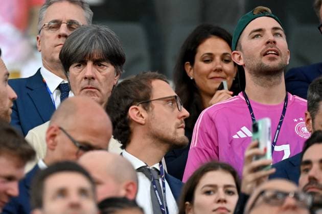 23.06.2024, xjrdrx, Fussball EM 2024, Schweiz - Deutschland emspor, v.l. Joachim Jogi Löw Loew TV Experte Christoph Kramer (DFL DFB REGULATIONS PROHIBIT ANY USE OF PHOTOGRAPHS as IMAGE SEQUENCES and or QUASI-VIDEO) Frankfurt