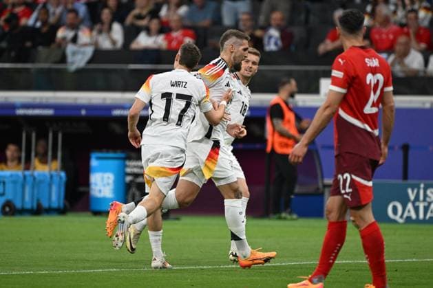 23.06.2024, xjhx, Fussball EM 2024, Schweiz - Deutschland emspor, v.l. Robert Andrich (Deutschland, 23) Jubel, Torjubel, jubelt ueber das Tor, celebrate the goal, celebration (UEFA REGULATIONS PROHIBIT ANY USE OF PHOTOGRAPHS as IMAGE SEQUENCES and or QUASI-VIDEO) Frankfurt