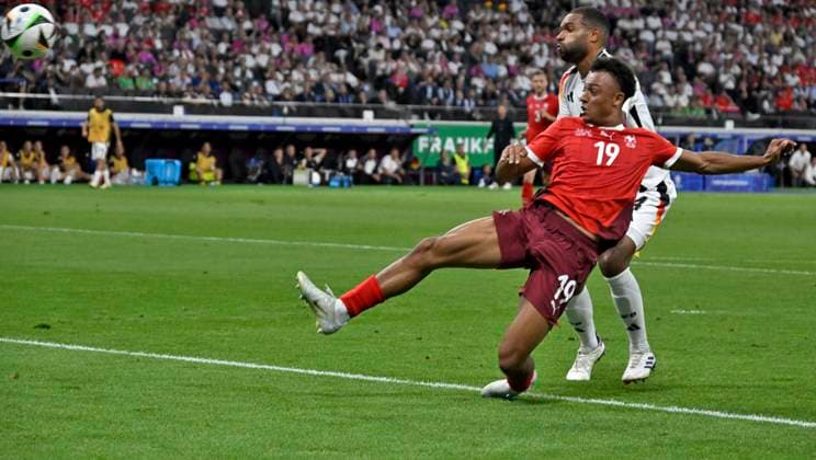23.06.2024, Fussball UEFA EURO, EM, Europameisterschaft,Fussball 2024, Vorrunde, 3.Spieltag, Deutschland - Schweiz, in der Frankfurt-Arena in Frankfurt am Main, Dan Ndoye (Schweiz) trifft zum 1:0