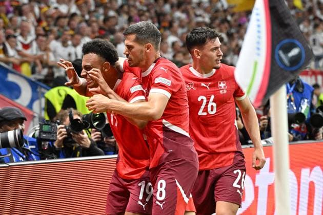 23.06.2024, xjrdrx, Fussball EM 2024, Schweiz - Deutschland emspor, v.l. Torjubel nach dem Tor zum celebrating the goal celebrate 0:1 durch Dan Ndoye (Schweiz) (DFL DFB REGULATIONS PROHIBIT ANY USE OF PHOTOGRAPHS as IMAGE SEQUENCES and or QUASI-VIDEO) Frankfurt