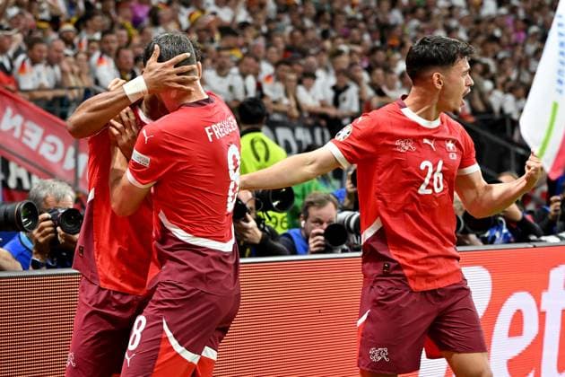 23.06.2024, xjrdrx, Fussball EM 2024, Schweiz - Deutschland emspor, v.l. Torjubel nach dem Tor zum celebrating the goal celebrate 0:1 durch Dan Ndoye (Schweiz) (DFL DFB REGULATIONS PROHIBIT ANY USE OF PHOTOGRAPHS as IMAGE SEQUENCES and or QUASI-VIDEO) Frankfurt