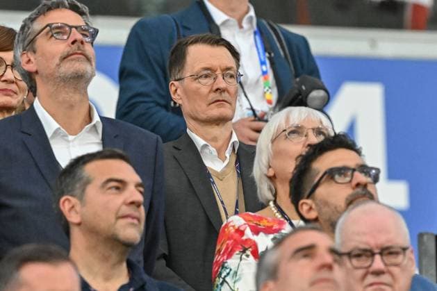 23.06.2024, xscotx, Fussball EM 2024, Schweiz - Deutschland, emspor, v.l. Karl Lauterbach Frankfurt am Main