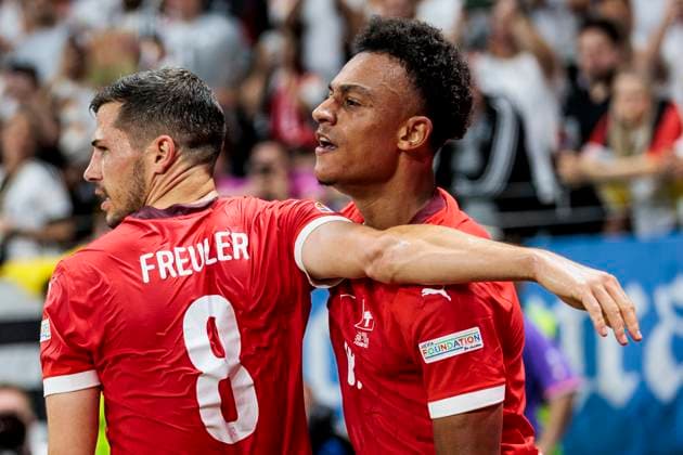 UEFA EURO, EM, Europameisterschaft,Fussball 2024: Schweiz - Deutschland; 23.06.2024 Dan Ndoye (Schweiz, 19) und Remo Freuler (Schweiz, 8) jubeln nach dem Tor. UEFA EURO 2024: Schweiz - Deutschland; Frankfurt Arena, Frankfurt am 23.06.2024 Copyright: xBEAUTIFULxSPORTS Wunderlx