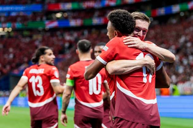 UEFA EURO, EM, Europameisterschaft,Fussball 2024: Schweiz - Deutschland; 23.06.2024 Dan Ndoye (Schweiz, 19) jubelt mit Michel Aebischer (Schweiz, 20) nach seinem Tor. UEFA EURO 2024: Schweiz - Deutschland; Frankfurt Arena, Frankfurt am 23.06.2024 Copyright: xBEAUTIFULxSPORTS Wunderlx