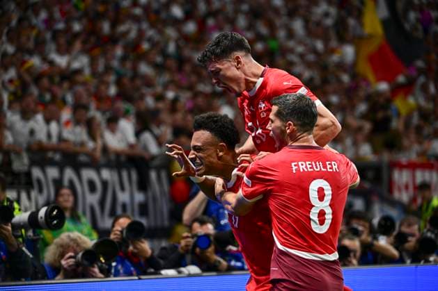 Torjubel zum 1:0 durch Dan Ndoye 19 (Schweiz), Schweiz vs. Deutschland, Fussball, UEFA EURO, EM, Europameisterschaft,Fussball 2024, Gruppenphase, 3. Spieltag, 23.06.2024 Frankfurt Nordrhein-Westfalen Deutschland