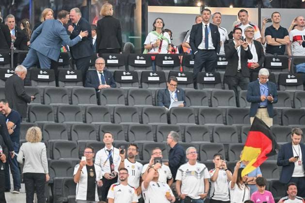 23.06.2024, xscotx, Fussball EM 2024, Schweiz - Deutschland, emspor, v.l. Tribüne für die Ehrengäste mit Namenschildern oben Frankfurt am Main