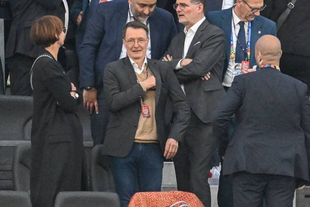 23.06.2024, xscotx, Fussball EM 2024, Schweiz - Deutschland, emspor, v.l. Karl Lauterbach Frankfurt am Main