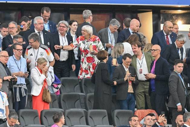 23.06.2024, xscotx, Fussball EM 2024, Schweiz - Deutschland, emspor, v.l. Karl Lauterbach Frankfurt am Main