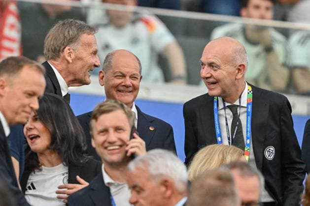 23.06.2024, xscotx, Fussball EM 2024, Schweiz - Deutschland, emspor, v.l. Olaf Scholz Frankfurt am Main