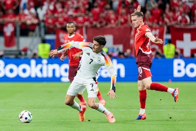 UEFA EURO, EM, Europameisterschaft,Fussball 2024: Schweiz - Deutschland; 23.06.2024 Kai Havertz (Deutschland, 7) im Zweikampf mit Michel Aebischer (Schweiz, 20). UEFA EURO 2024: Schweiz - Deutschland; Frankfurt Arena, Frankfurt am 23.06.2024 Copyright: xBEAUTIFULxSPORTS Wunderlx