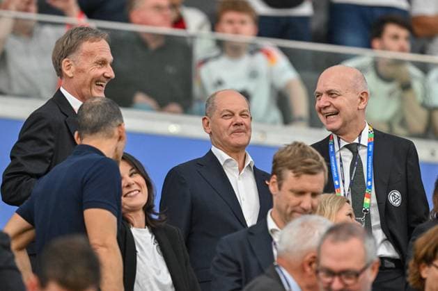 23.06.2024, xscotx, Fussball EM 2024, Schweiz - Deutschland, emspor, v.l. Olaf Scholz Frankfurt am Main