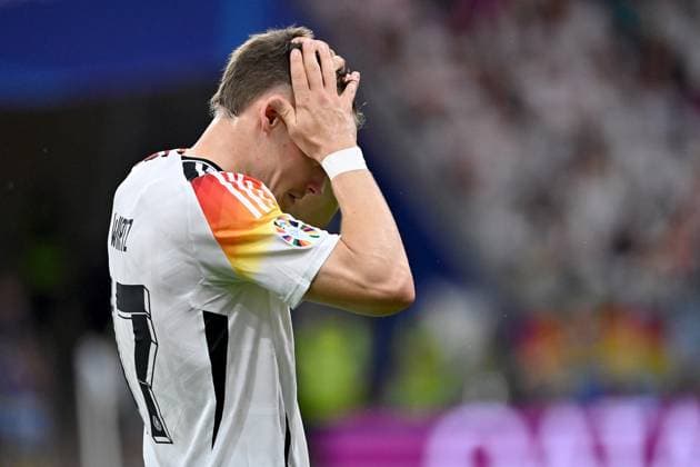 23.06.2024, xjrdrx, Fussball EM 2024, Schweiz - Deutschland emspor, v.l. Florian Wirtz (Deutsche Fussball Nationalmannschaft DFB) traurig, enttäuscht, frustriert, niedergeschlagen (DFL DFB REGULATIONS PROHIBIT ANY USE OF PHOTOGRAPHS as IMAGE SEQUENCES and or QUASI-VIDEO) Frankfurt