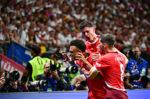 Torjubel zum 1:0 durch Dan Ndoye 19 (Schweiz), Schweiz vs. Deutschland, Fussball, UEFA EURO, EM, Europameisterschaft,Fussball 2024, Gruppenphase, 3. Spieltag, 23.06.2024 Frankfurt Nordrhein-Westfalen Deutschland