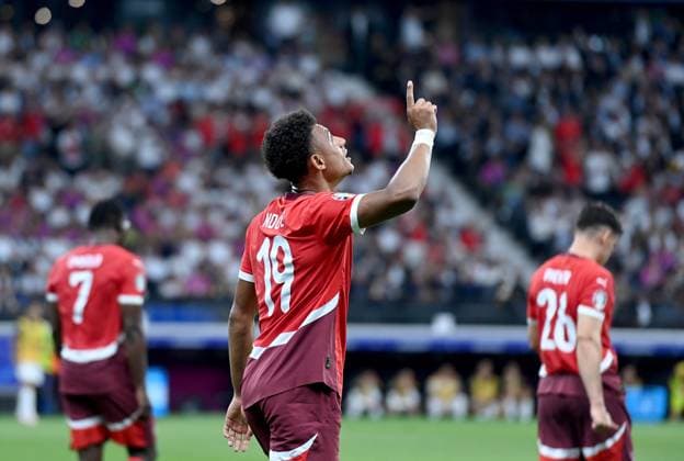 Fussball Euro 2024 Gruppe A 23.06.2024 Schweiz - Deutschland Jubel Schweiz nach dem Tor zum 1-0 durch den Torschuetzen Dan Ndoye (Schweiz)