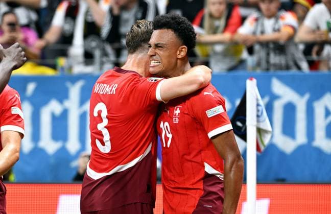 Fussball, Europameisterschaft, EURO 2024, Gruppe A, Frankfurt Arena: Schweiz - Deutschland; Jubel Dan Ndoye (SUI) nach seinem Tor zum 1:0, zusammen mit Silvan Widmer (SUI). Jubel, Freude, Aktion.