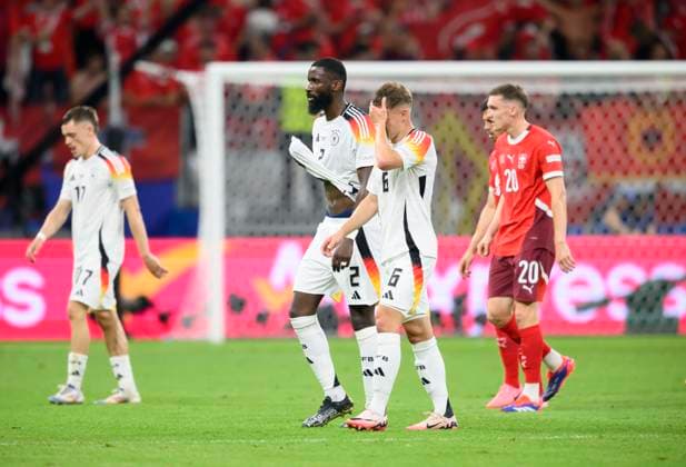 v.l. Florian WIRTZ (GER), Antonio RUEDIGER (Rüdiger) (GER), Joshua KIMMICH (GER) enttaeuscht Vorrunde 3. Spieltag, Gruppe A, Match M25, Schweiz (SUI) - Deutschland (GER), am 23.06.2024 in Frankfurt Deutschland. Fussball Europameisterschaft 2024 vom 14.06. - 14.07.2024 in Deutschland. Â