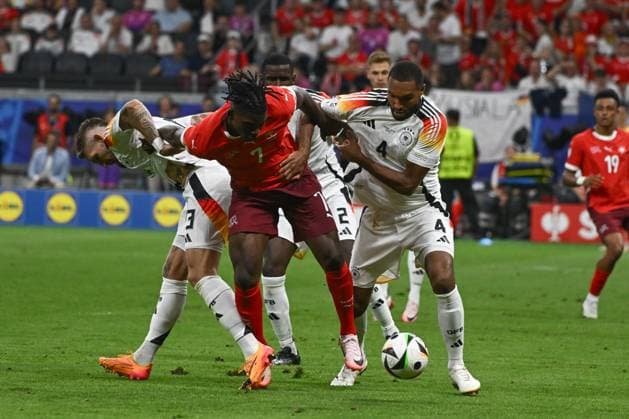23.06.2024, xpsx, Fussball EM 2024, Schweiz - Deutschland emspor, v.l. Robert Andrich (Deutschland, 23), Breel Embolo (Schweiz, 7), Antonio Ruediger (Rüdiger, Deutschland, 2), Jonathan Tah (Deutschland, 4) Zweikampf, Duell, Kampf, tackle (DFL DFB REGULATIONS PROHIBIT ANY USE OF PHOTOGRAPHS as IMAGE SEQUENCES and or QUASI-VIDEO) Frankfurt