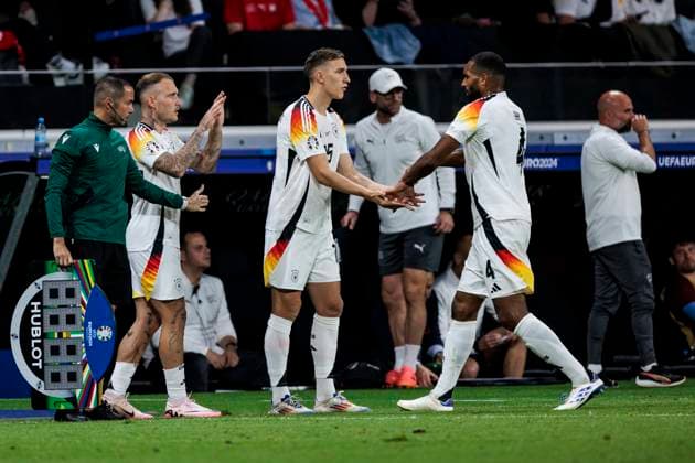 UEFA EURO, EM, Europameisterschaft,Fussball 2024: Schweiz - Deutschland; 23.06.2024 Nico Schlotterbeck (Deutschland, 15) kommt für Jonathan Tah (Deutschland, 4) in die Partie. UEFA EURO 2024: Schweiz - Deutschland; Frankfurt Arena, Frankfurt am 23.06.2024 Copyright: xBEAUTIFULxSPORTS Wunderlx