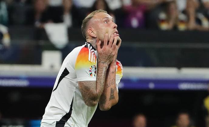 Sport Bilder des Tages David Raum enttäuscht Enttäuschung Fußball Fussball Europameisterschaft Euro 2024 EM Herren Saison 2023 2024 23.06.2024 Schweiz SUI vs. Deutschland GER in Frankfurt a. M. DFL regulations prohibit any use of photographs as image sequences and or quasi-video.